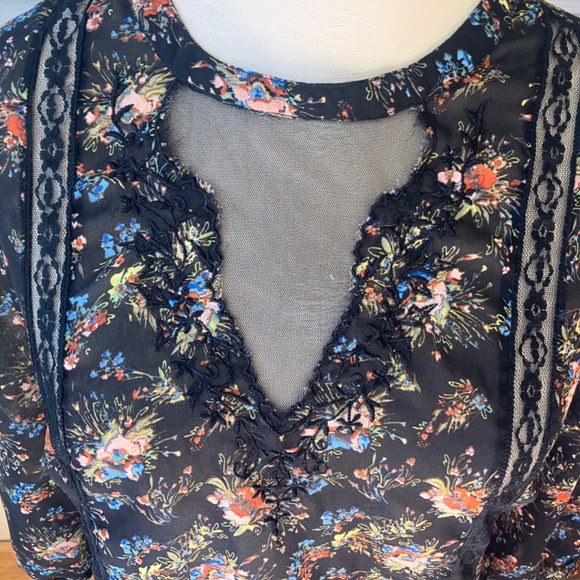 Beautiful Floral Pins and Needles Blouse Size small - Picture 10 of 11
